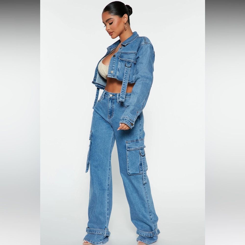 Love straps ankle cargo pants and cropped jacket